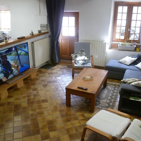 Une Maison Dans Le Village Ribiers 외부 사진