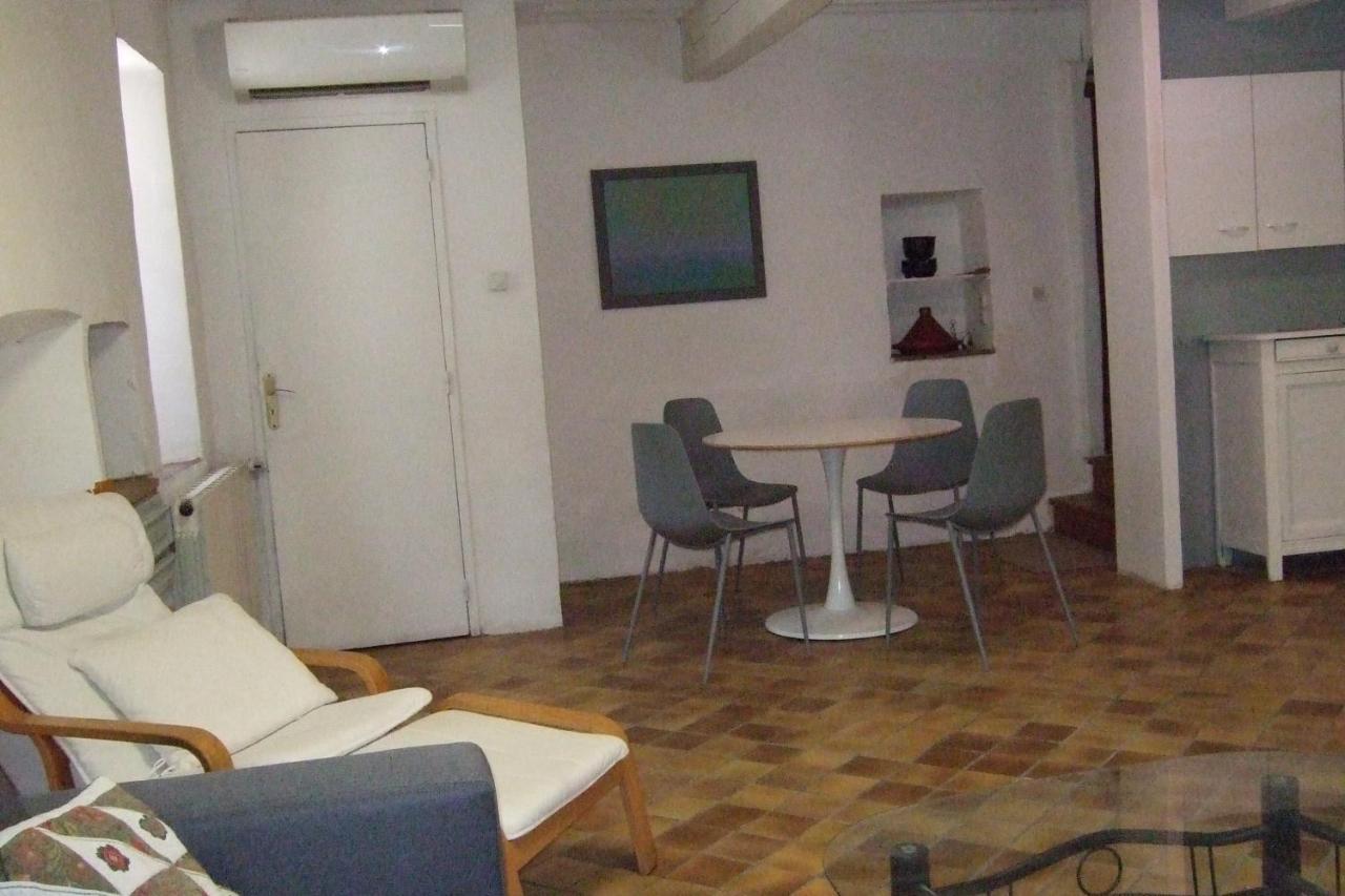 Une Maison Dans Le Village Ribiers 외부 사진